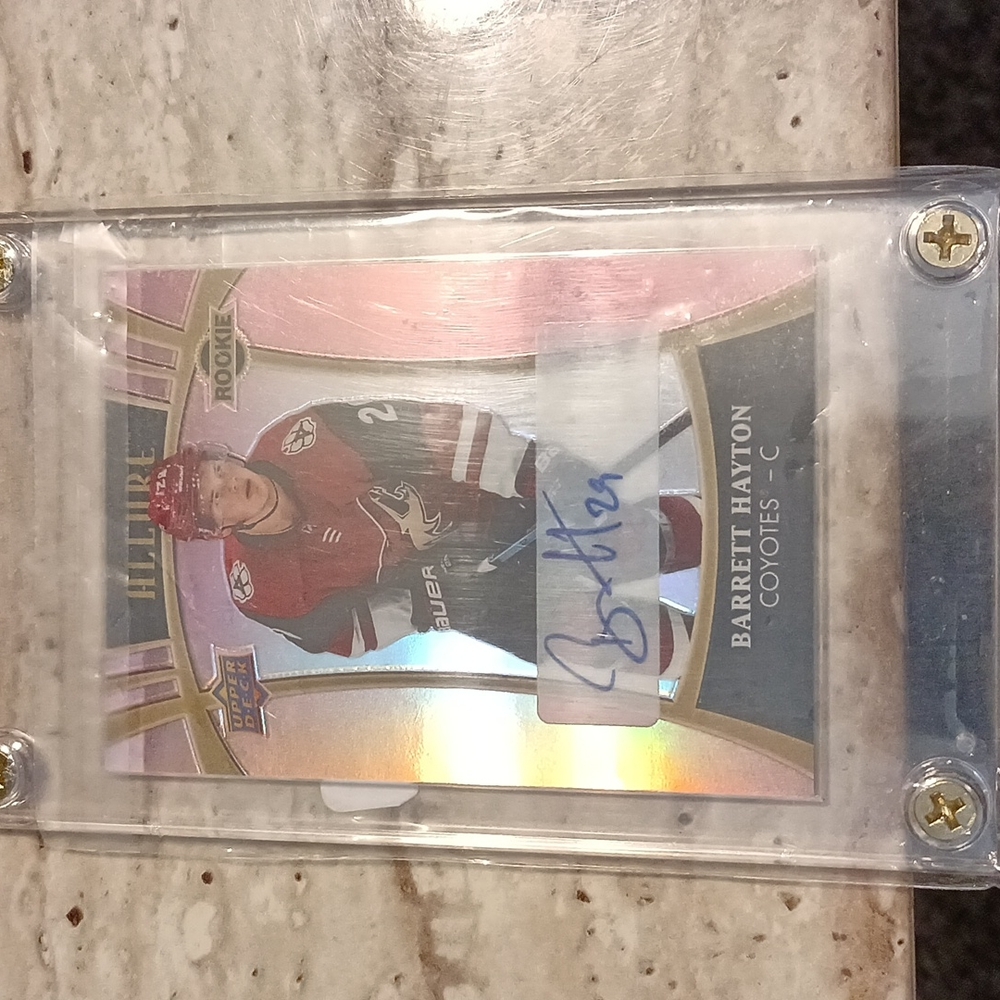 Rookie auto Barrett Hayton